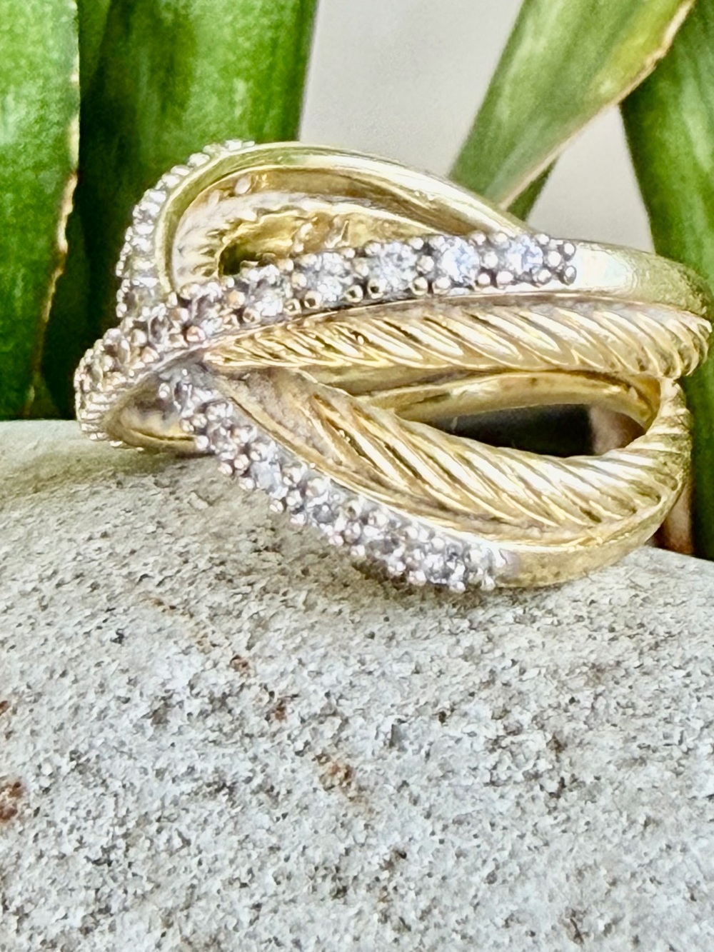 David Yurman 18 karat gold and diamond crossover ring - Picture 3 of 9